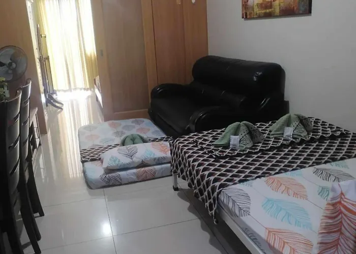 2 Bedroom Just Accross Moa And Smx By Jam Ez * Manila
